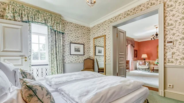 Junior Suite, Deluxe, Living Area, WALD AND SCHLOSSHOTEL FRIEDRICHSRUHE 1/3
