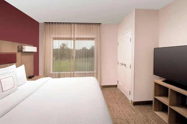جناح بسرير كينج بغرفة نوم واحدة مع أريكة لذوي الإعاقة، Residence Inn By Marriott Baltimore Owings Mills 1/4