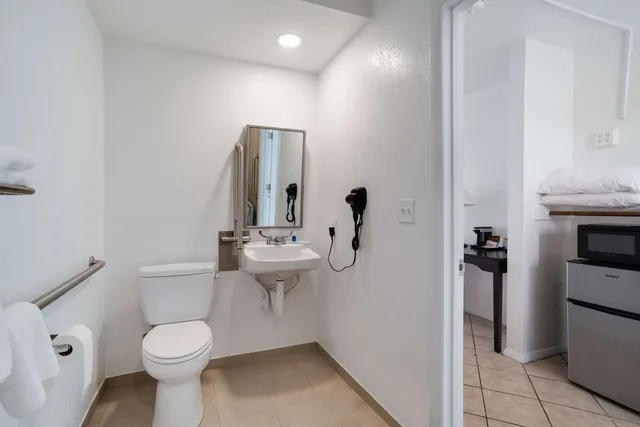 Room, Double Bed, Accessible, Rodeway Inn at Somers Cove Marina 5/6
