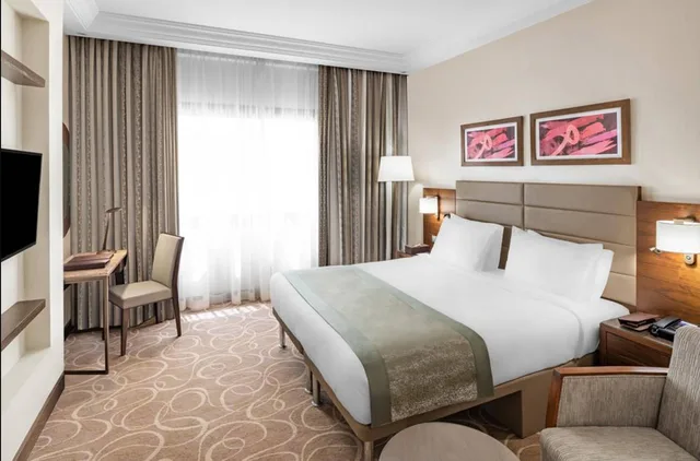 Deluxe Room with one King Bed، فندق كوبثورن مكة النسيم(Copthorne Makkah Al Naseem) 1/1
