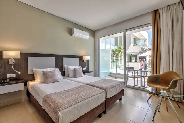 Family, 1 Double and 1 Single Bed, Land View، White Olive Premium Laganas 4/8