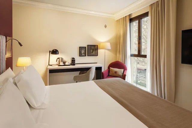 Junior Suite, King Bed, Vincci Albayzin Hotel 1/10