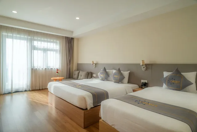غرفة عائلية ثلاثية بإطلالة على البحر، Orbit Hotel 2/6