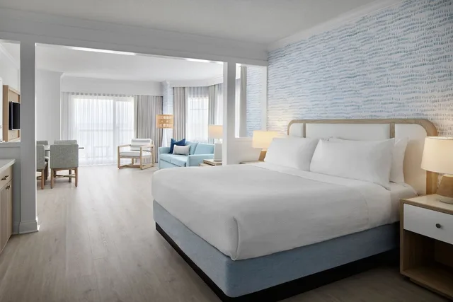 جناح بسرير كينج بإطلالة على المدينة بغرفة نوم واحدة مع أريكة، Bethany Beach Ocean Suites Residence Inn 2/9