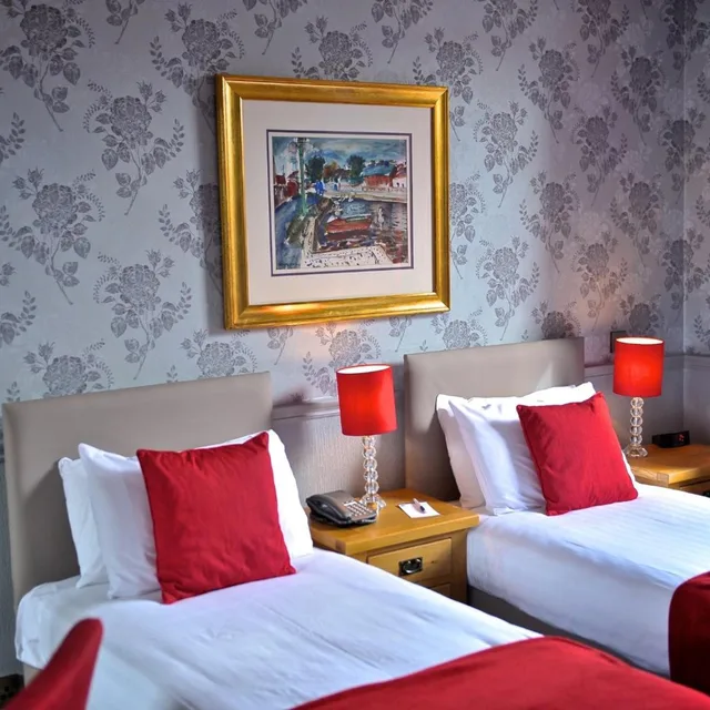غرفة بسريرين منفصلين بإطلالة، Braid Hills Hotel 5/8
