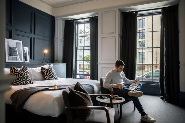 غرفة سوبيريور بسرير كينج، The George Hotel 1/7