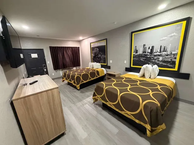 غرفة بسريرين مزدوجين للمدخنين، Super 8 by Wyndham Houston/Brookhollow NW 1/10
