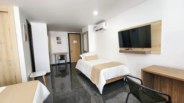 غرفة قياسية ثلاثية بسرير كينج مع أريكة، Hotel BE Suites Cali 10/10