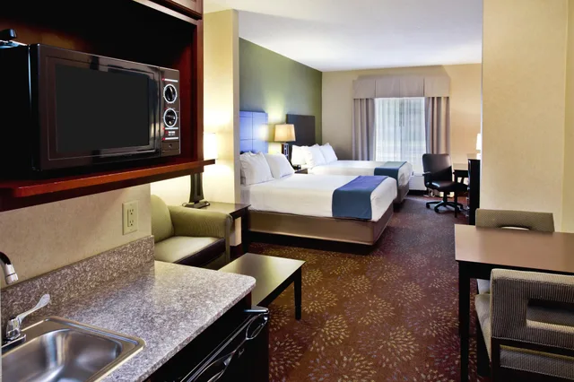 غرفة بسرير كوين، Holiday Inn Express Hotel Suites Woodhaven 4/4