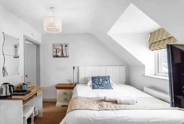 Basic, Double Bed, Oxford Guest House 1/4