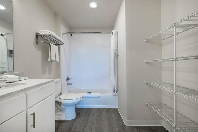 جناح بغرفتي نوم، Soka Suites Dallas - Las Colinas 7/7