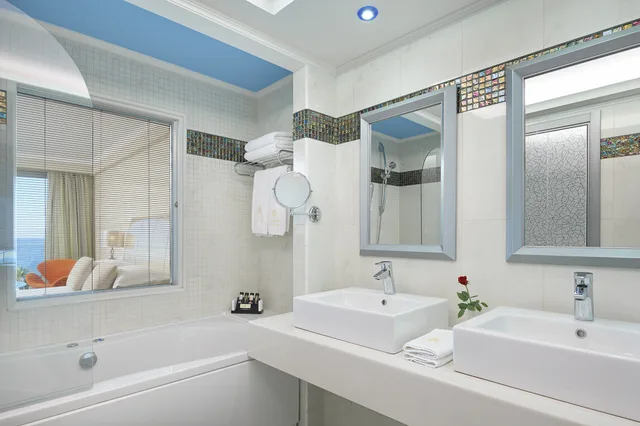 Deluxe, Lateral Side Sea View، Atrium Platinum Luxury Resort 6/6