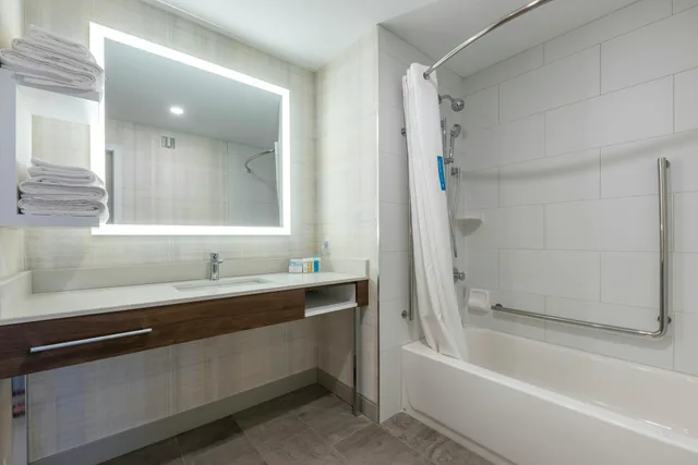 جناح استوديو بسريرين كوين، Hampton Inn and Suites Charlottetown 3/4