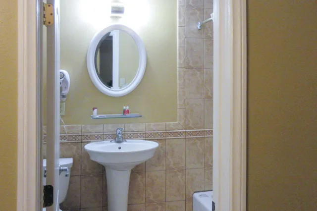 غرفة قياسية بسرير كوين، Econo Lodge Blythe, CA 3/3