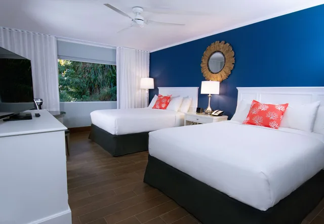 Chic, 2 Queen Beds, Balcony، Banana Bay Resort and Marina 1/9