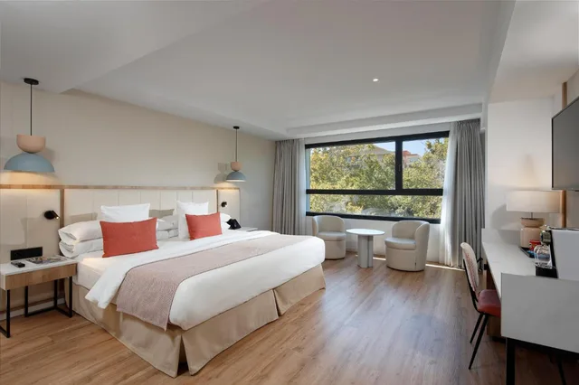 Premier, Obal Urban Hotel 1/1