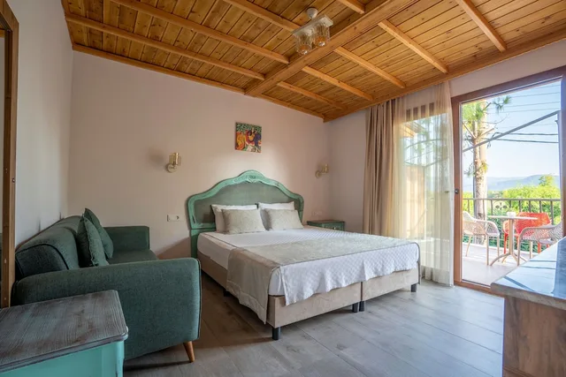 غرفة كومفورت بسرير كوين بإطلالة على النهر مع أريكة، Villa Marine Apart Hotel 5/9