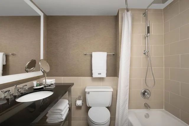 جناح تنفيذي بسرير كينج مع أريكة، The Westin Dallas Fort Worth Airport 2/6