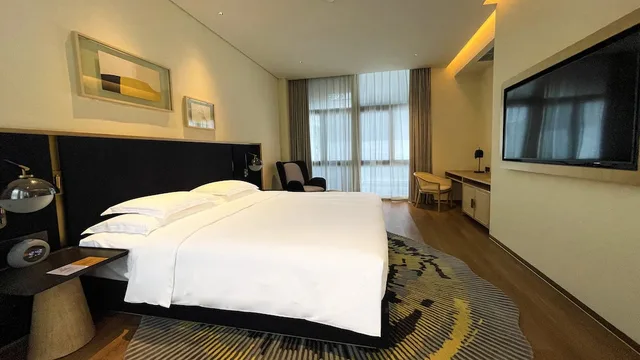 جناح بسرير كينج بغرفة نوم واحدة، voco Nanjing Garden Expo an IHG Hotel 2/3