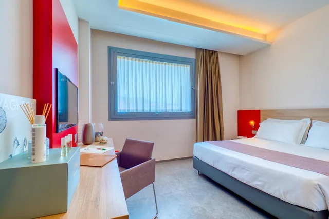 غرفة بسرير مزدوج أو سريرين منفصلين بحمام خاص، Hotel Bramante Spa 2/10
