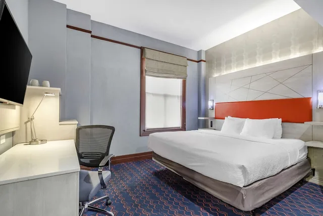 غرفة قياسية بسرير كينج لذوي الإعاقة، Hotel 1914 - Historic Alamo Riverwalk, an Ascend Collection Hotel 2/4