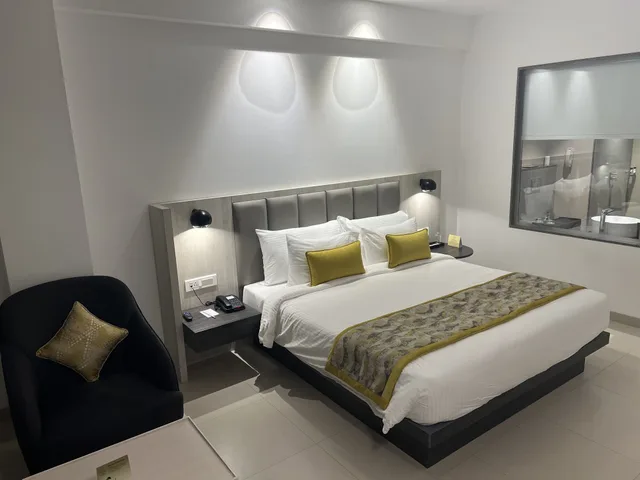 Green, Queen Bed، Rakabi The Fern Igatpuri 9/10