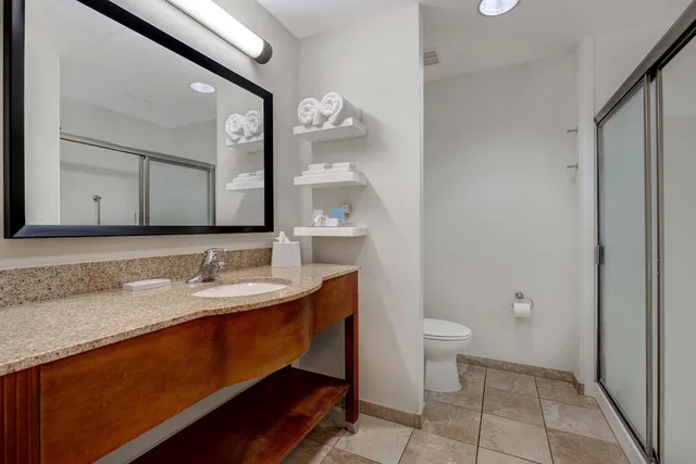 غرفة قياسية بسرير كينج، Hampton Inn And Suites Tulare 8/8