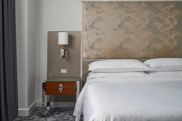 غرفة سوبيريور بسرير كينج بإطلالة على المدينة، Sheraton Melbourne Hotel 6/10