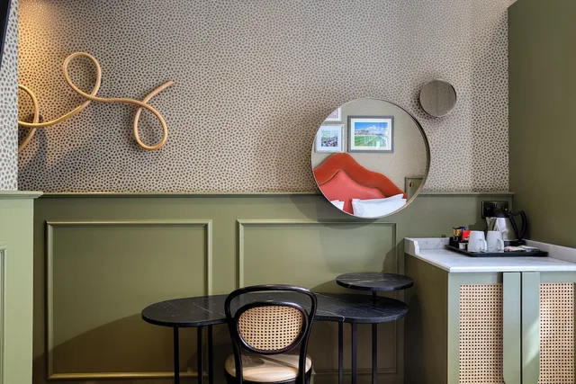 غرفة بسرير كوين، Elmbank York, Tapestry Collection by Hilton 7/7