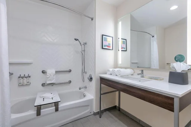 غرفة ديلوكس بسريرين لذوي الإعاقة، Holiday Inn Houma 3/4