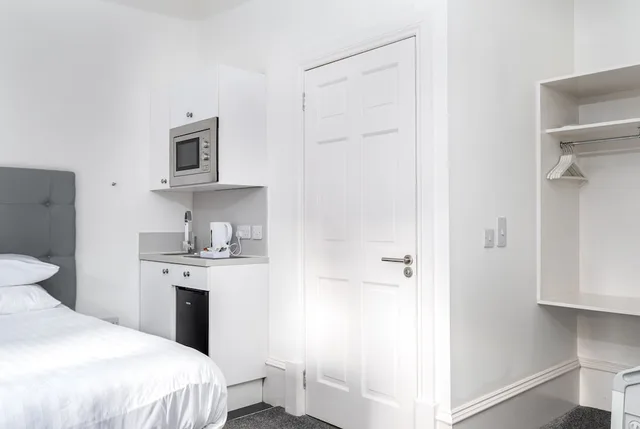 Deluxe, Studio, Double or Twin Bed, Kelpies Serviced Apartments 4/8