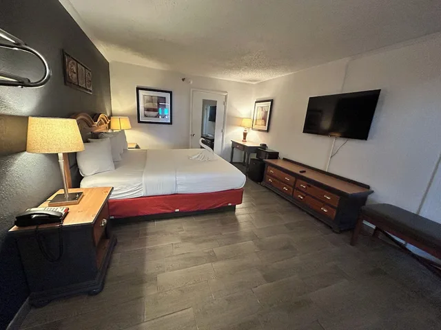 Room, King Bed, Smoking, Suite Dreams Motel Mattoon I 57 7/10