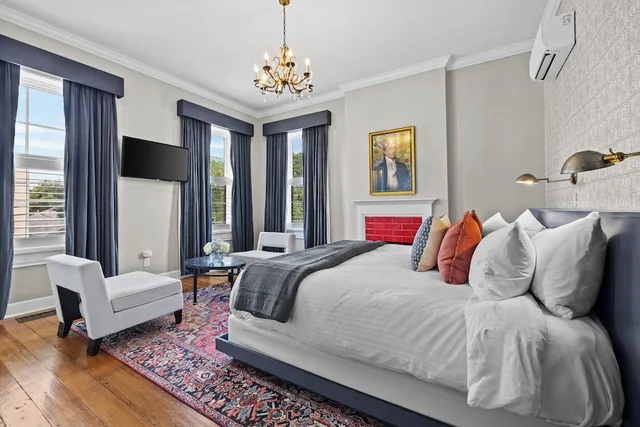Monroe, Deluxe, Single, King Bed، Germantown Inn 6/10