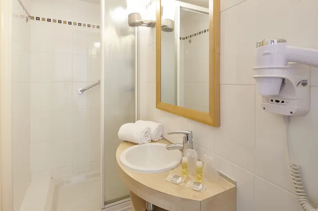 Comfort, Twin Beds, Sea Side, on the Side, Hotel Vacances Bleues Villa Caroline 3/3