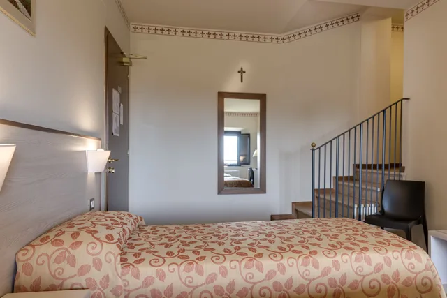 غرفة رباعية بسرير كوين وسريرين منفصلين بإطلالة على المدينة، Villa La Stella - Casa per Ferie 2/3