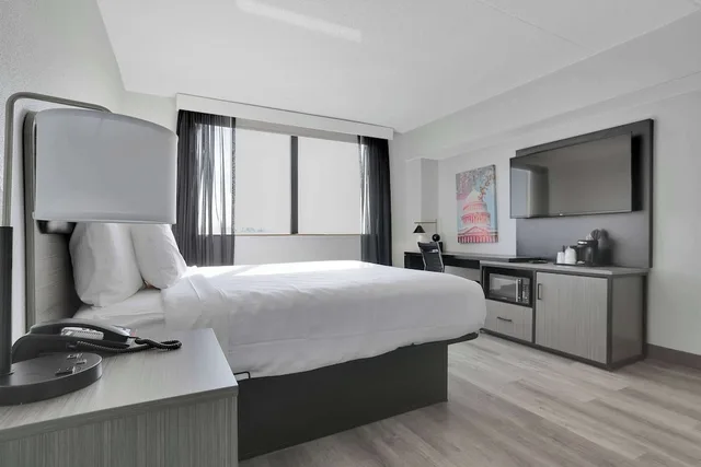 Efficiency, Suite, King Bed، La Quinta Inn & Suites Washington DC-Capital/NoMA 7/10