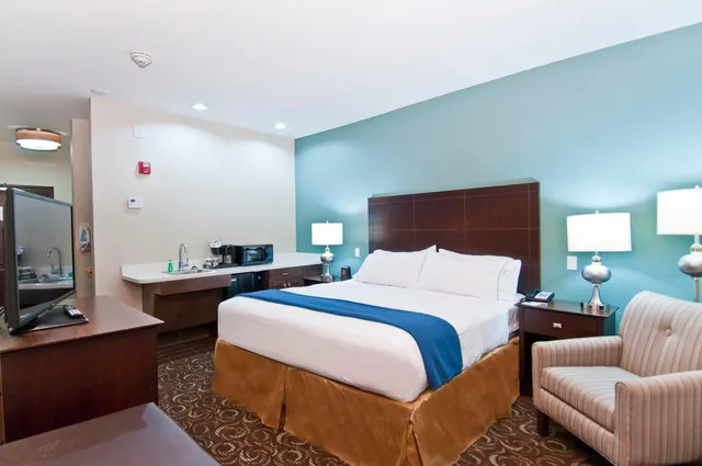 جناح بسرير مزدوج لذوي الإعاقة، Holiday Inn Express Suites San Antonio Se By At T Center 2/2
