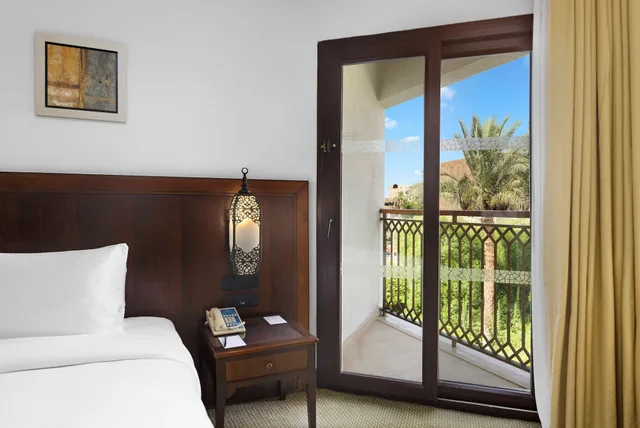 غرفة بسريرين منفصلين بإطلالة على النهر، Hilton Luxor Resort and Spa 6/14