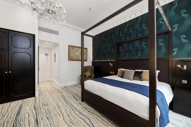جناح استوديو سيغنتشر، Commodore Hotel London 2/8