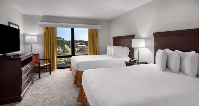 Room, 2 Queen Beds, Ocean Front, Sofa، Best Western Ocean Sands Beach Resort 1/5
