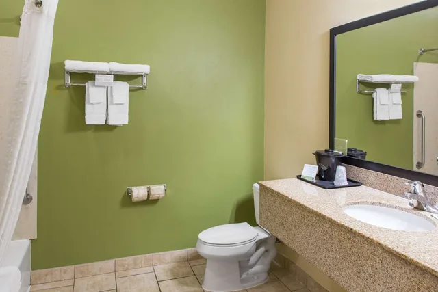 غرفة بسرير كوين، Sleep Inn & Suites Bakersfield North 4/5