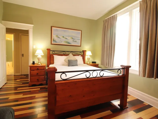 استوديو بشرفة، James Bay Inn Hotel Suites Cottage 1/3