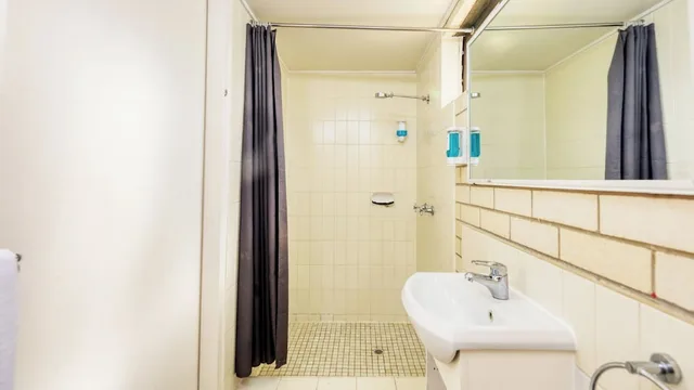 غرفة ديلوكس بسرير كوين وسرير فردي، TROPICAL GATEWAY MOTOR INN 5/6