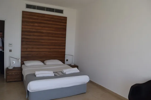 جناح بسريرين منفصلين بإطلالة على البحر بشرفة بغرفة نوم واحدة، Amphora Hotel & Suites 1/3