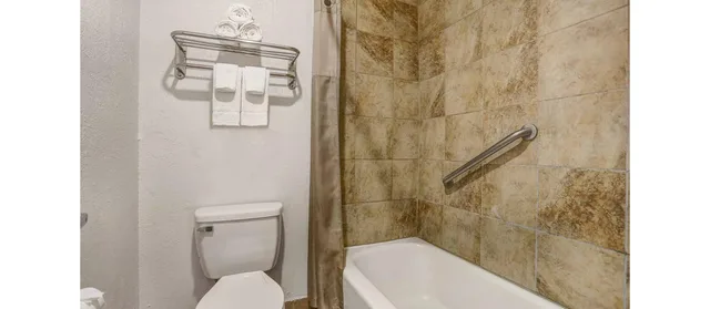 1 King Bed - Mobil Access Tub Nsmk Micfridg، Motel6 Clovis, NM 7/7