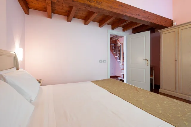 لوفت كلاسيكي بسريرين كوين بإطلالة على الحديقة مع أريكة، Domina Borgo Degli Ulivi 5/6