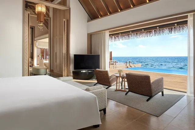 2 Bedrooms, Overwater, Villa, 1 King and 2 Queen Beds, with Pool، Waldorf Astoria Maldives Ithaafushi 4/8