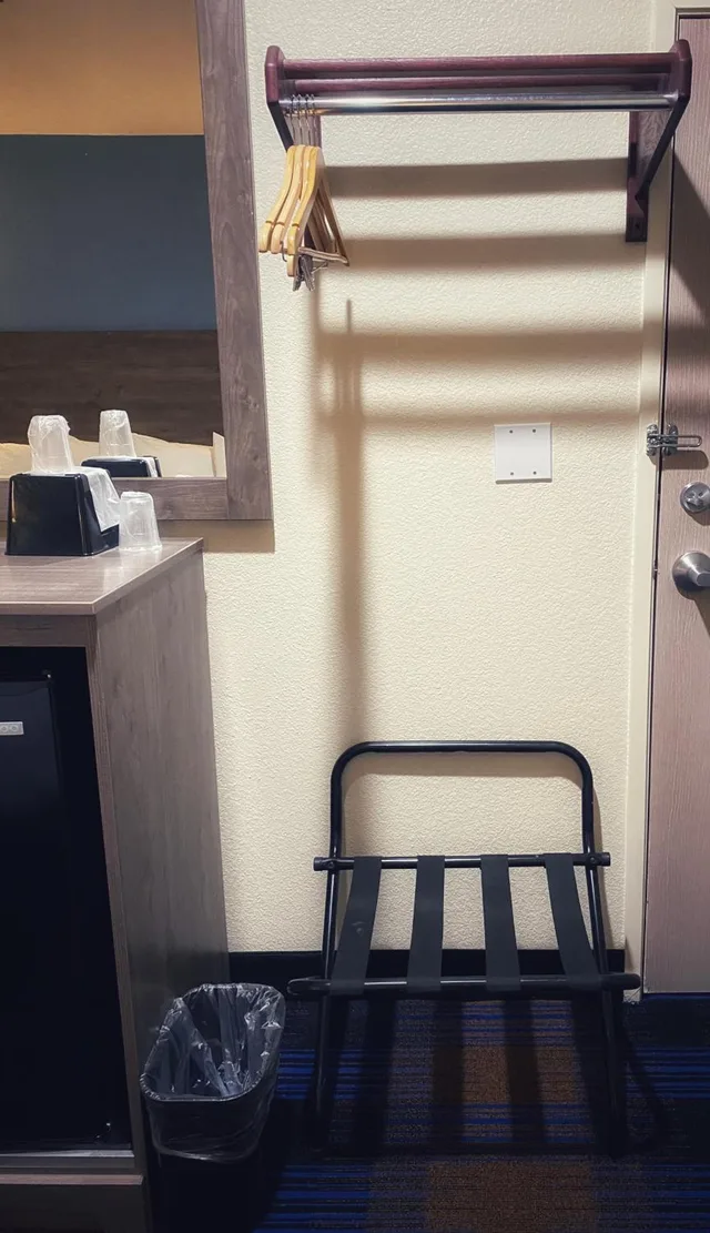 غرفة قياسية بسرير مزدوج، Best Western Executive Inn Battle Creek 2/6