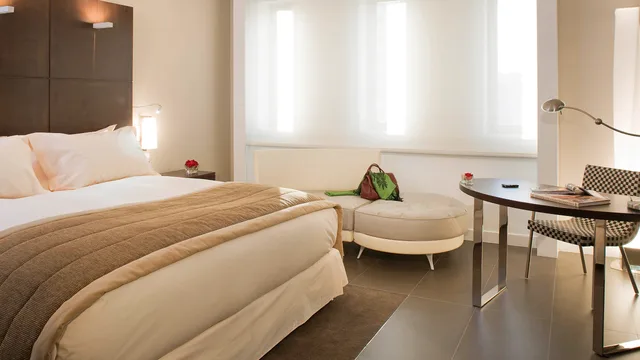غرفة ديلوكس بسرير مزدوج بإطلالة على المدينة، Sofitel Algiers Hamma Garden 1/2