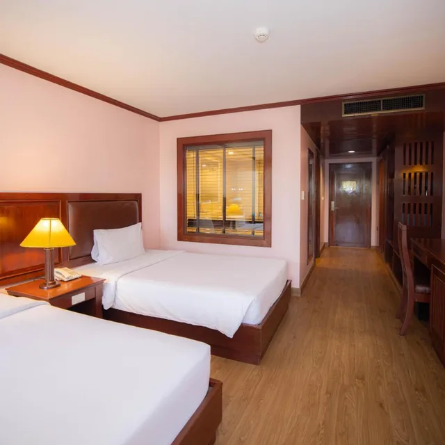 غرفة ديلوكس بسريرين منفصلين بإطلالة على المسبح، Baumanburi Hotel 1/10